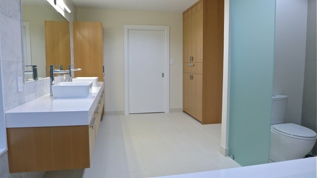 bathroom with dual vanity